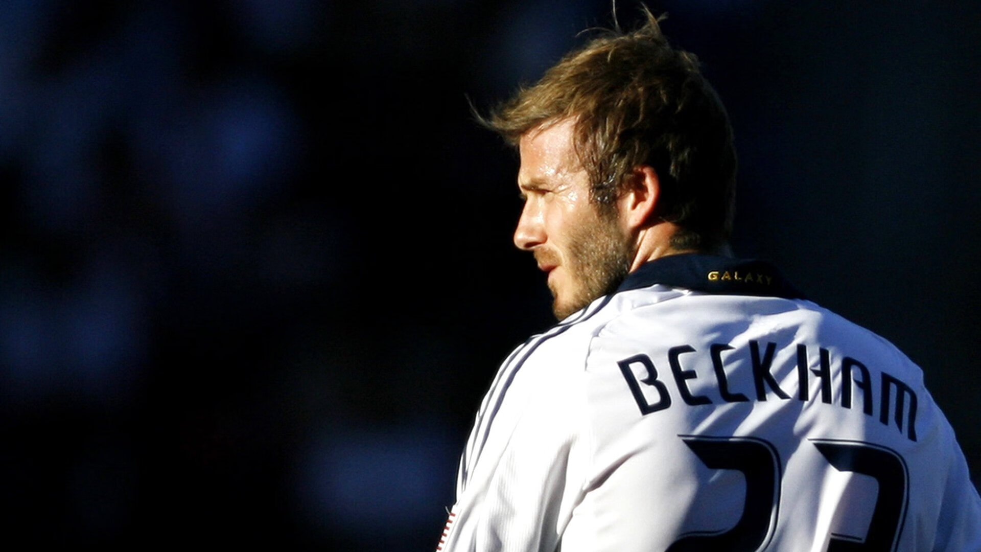 FIFA Online职业联赛总决赛 大巴黎名宿线上颁发冠军奖杯